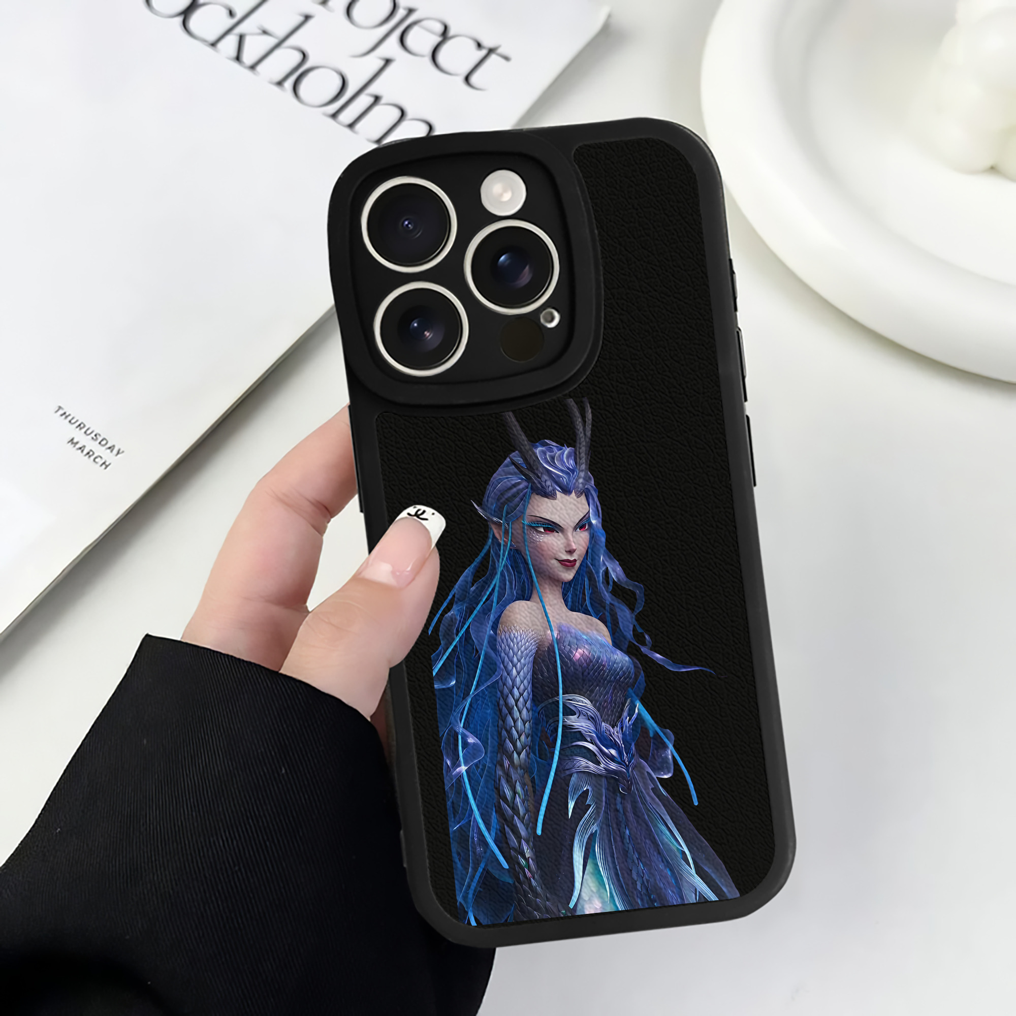 （画像用） Ne Zha 2 ナタ 魔童の大暴れ 【iPhone 16シリーズ対応】シリコンスマホケース（レザー調） 材質：シリコン